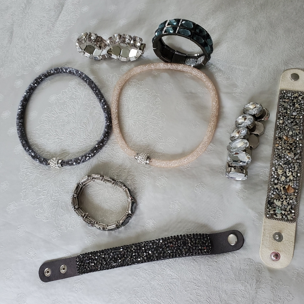 Lot of 8 bracelets